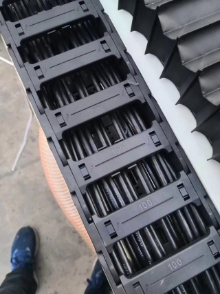 Планшетный режущий плоттер для листовых материалов и панелей PLT2130F
