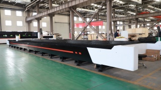 Широкоформатный оптоволоконный лазер для резки металла XTC-30120W/6000 Raycus