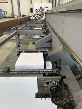Оптоволоконный лазерный труборез HGTECH TS1212-3C/12000 Raycus