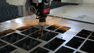 Оптоволоконный станок для резки металла XTC-1530H/3000 Raycus/Reci