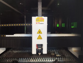 Оптоволоконный лазер в кабине для листов и труб XTC-1530GT/6000 Raycus