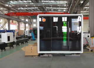 Оптоволоконный лазерный станок в защитной кабине XTC-1560G/6000 Raycus