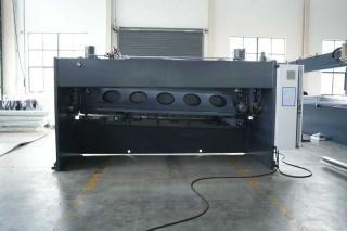 Гидравлическая гильотина QC11K-8x2500