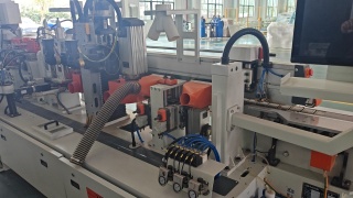 Автоматический кромкооблицовочный станок ZY-B1822(JC)