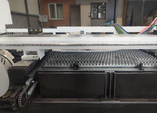 Оптоволоконный лазер в кабине для листов и труб XTC-1530GT/6000 Raycus