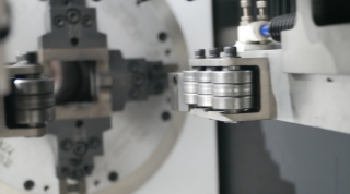 Высокоскоростной лазерный труборез с сервозахватом и автоматической системой погрузки труб LX-K6-5-6500/3000 Raycus