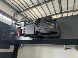 Гидравлический листогибочный 8-осевой пресс KRRASS PBS 400/6000 8 axis