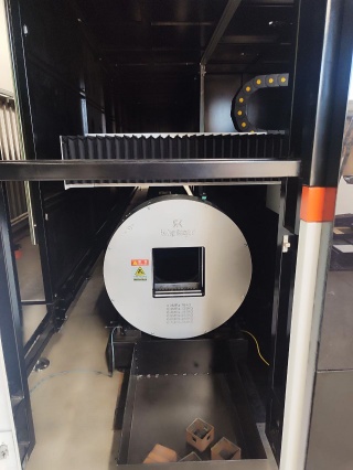 Оптоволоконный лазер в кабине для листов и труб XTC-1530GT/6000 Raycus