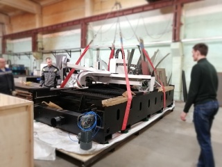 Оптоволоконный лазерный станок в защитной кабине XTC-1530G/1500 IPG