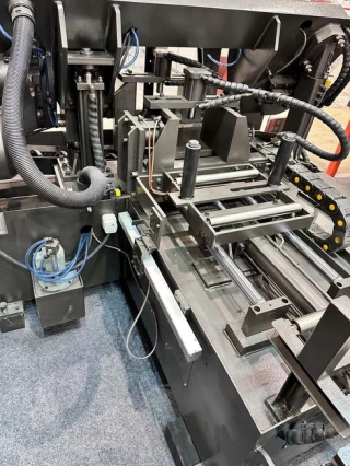 Автоматический ленточнопильный станок MetMachine ALS3032