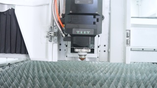 Оптоволоконный лазерный станок в защитной кабине XTC-1560G/6000 Raycus