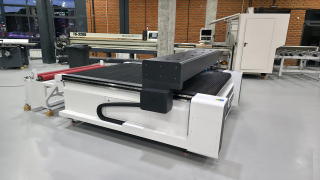 Лазерный станок CO2 с конвейерным столом JW1625-M7-CP/180W