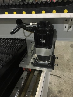 Оптоволоконный лазерный станок для резки листов и труб со сменным столом LF3015GCR/1500 Raycus