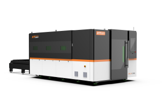 Оптоволоконный лазерный станок в защитной кабине XTC-1530G/6000 Reci