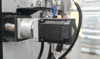 Высокоскоростной лазерный труборез с сервозахватом и автоматической системой погрузки труб LX-K6-5-6500/3000 Raycus