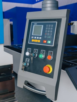 Гидравлический листогибочный пресс MetalTec HBM 63/2500