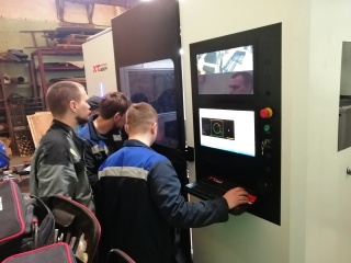 Оптоволоконный лазерный станок в защитной кабине XTC-2060G/3000 Raycus - Копия