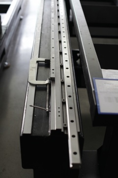 Установка оптоволоконной лазерной резки LF3015E/750 Raycus
