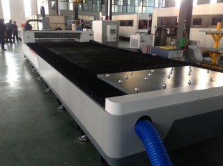 Оптоволоконный лазерный станок HGTECH SMART-6015/12000 Raycus