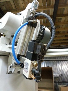 Односторонний полуавтоматический пильный станок с фрезерованием «Т»-образных пазов под соединительные ламели Woodmaster WM 200 Single