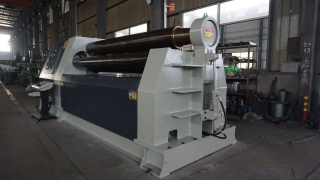 Четырехвалковый листогибочный станок с ЧПУ W12-20x3000