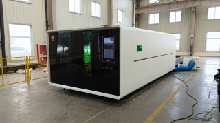 Высокомощный оптоволоконный лазерный станок в защитной кабине XTC-2060GP/20000 Raycus