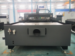 Оптоволоконный лазерный станок для резки металла STL-1530FP/1000 Raycus